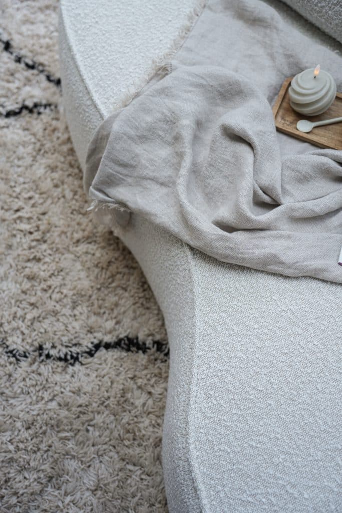 Chcete bydlet ve stylu @charisathome? Pak si vyberte pohovku jako u Charis doma. Adèle Curve se jistě stane vaším ideálním místem pro odpočinek!