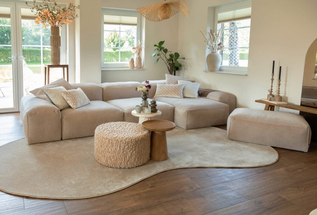 BINNENKIJKEN IN HET NATURAL SPECIAL INTERIEUR VAN CREA RIA