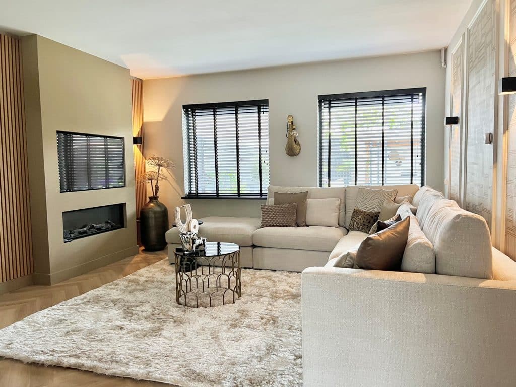 Elena sofa from the Room108 collection in the home of @stylingbymanonb.