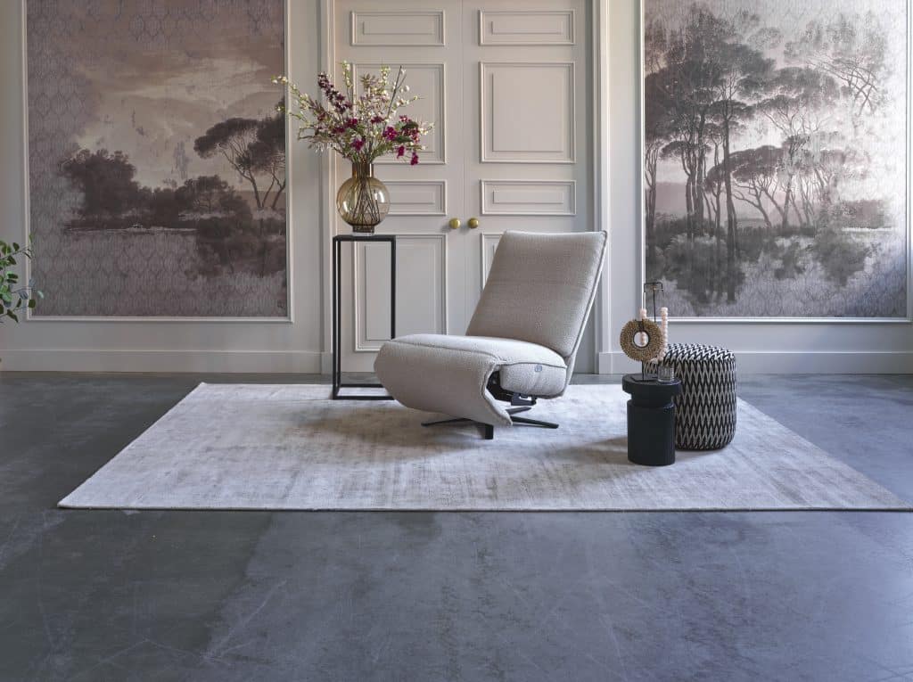 Sessel Ringo ist ein wunderschöner und luxuriöser Relaxsessel. Der Sessel ist in der Rückenlehne, den Beinen und dem Kopf elektrisch verstellbar.