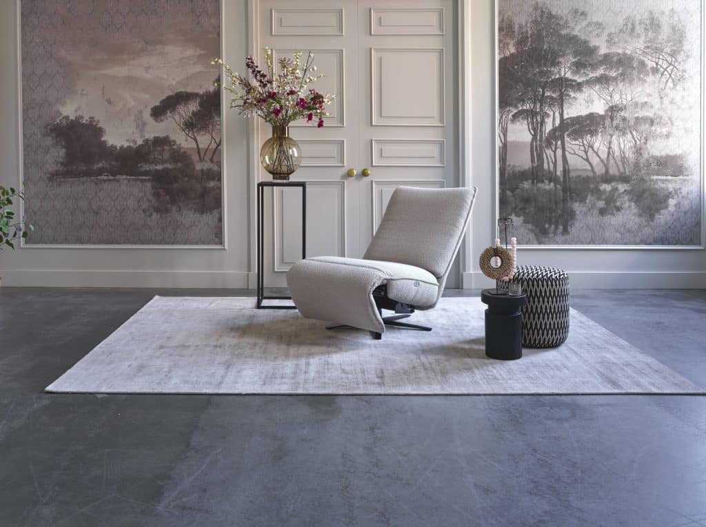 Sessel Ringo ist ein wunderschöner und luxuriöser Relaxsessel. Der Sessel ist in der Rückenlehne, den Beinen und dem Kopf elektrisch verstellbar.