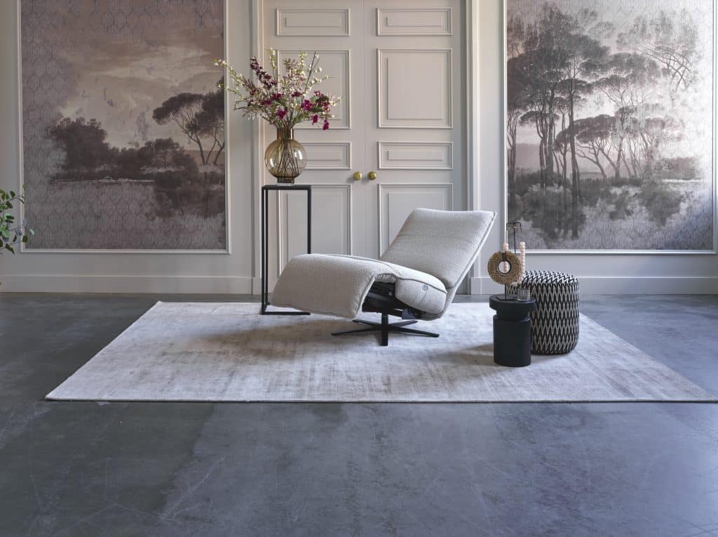 Sessel Ringo ist ein wunderschöner und luxuriöser Relaxsessel. Der Sessel ist in der Rückenlehne, den Beinen und dem Kopf elektrisch verstellbar.