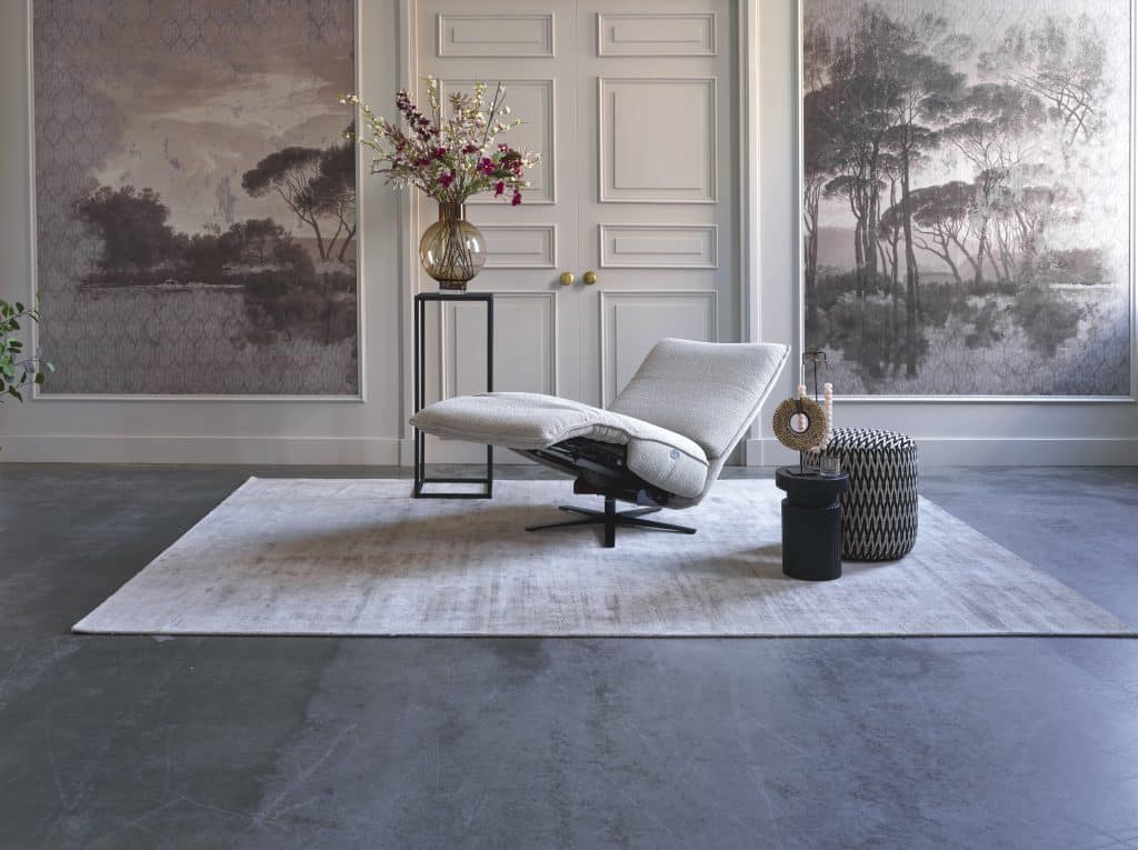 Sessel Ringo ist ein wunderschöner und luxuriöser Relaxsessel. Der Sessel ist in der Rückenlehne, den Beinen und dem Kopf elektrisch verstellbar.