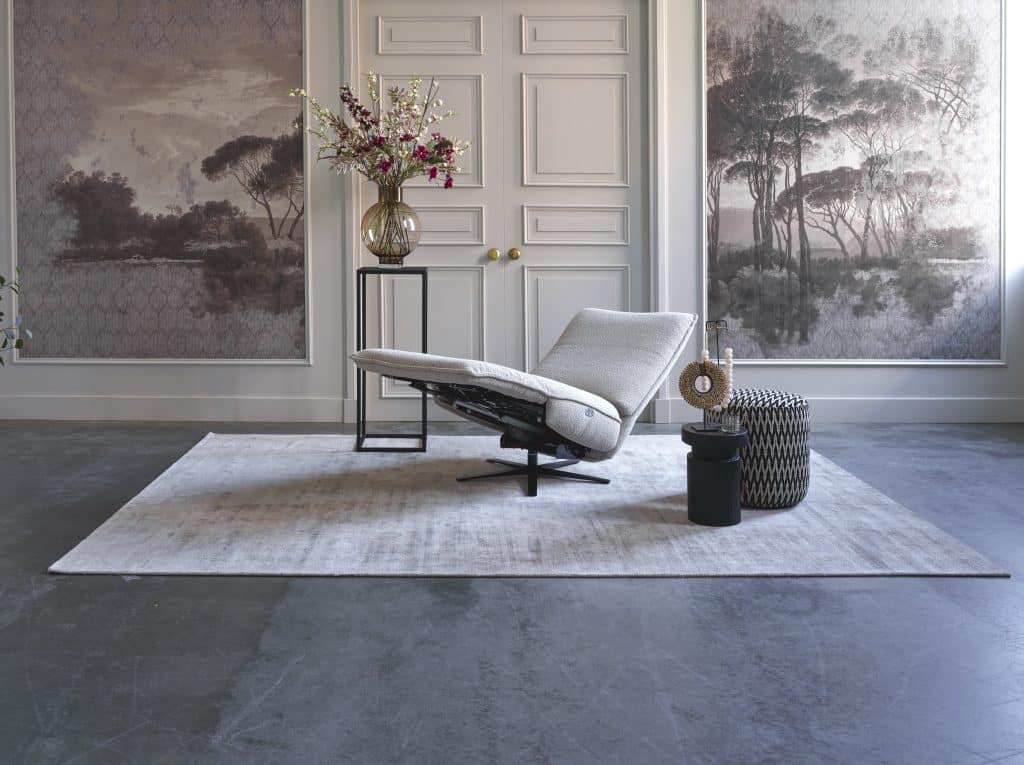 Sessel Ringo ist ein wunderschöner und luxuriöser Relaxsessel. Der Sessel ist in der Rückenlehne, den Beinen und dem Kopf elektrisch verstellbar.