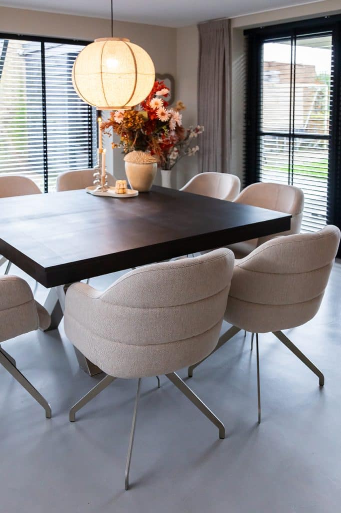 Beige eetkamerstoelen met champagne poot