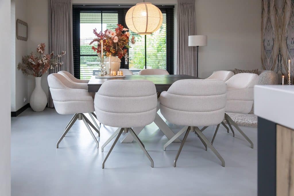 Beige eetkamerstoelen met champagne poot