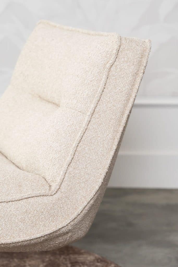 Beiger Sessel von Gusj mit schwarzem Bein