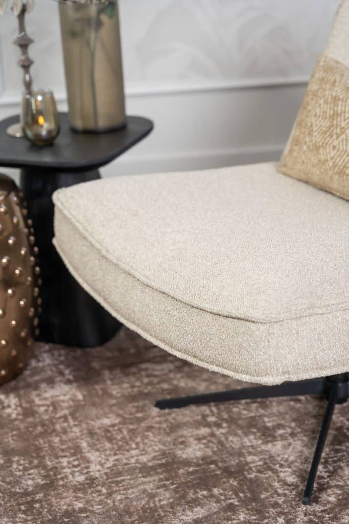 Beiger Sessel von Gusj mit schwarzem Bein