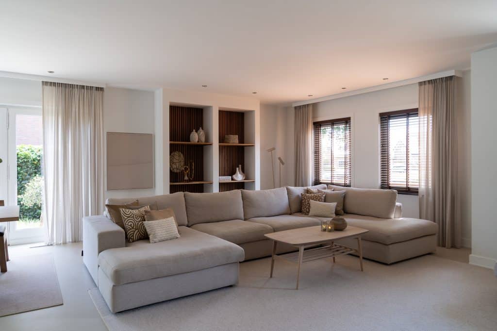 BINNENKIJKEN BIJ CHARIS IN KOOTWIJKERBROEK: VAN KLUSHUIS NAAR DROOMHUIS