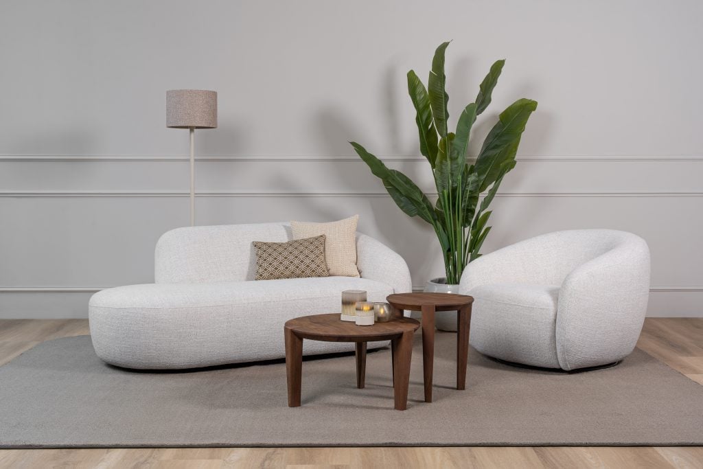 Lenny Lazy und Lenny Chair sind die perfekte Kombination. Ein trendiges Sofa und Sessel in hellgrauer Farbe.