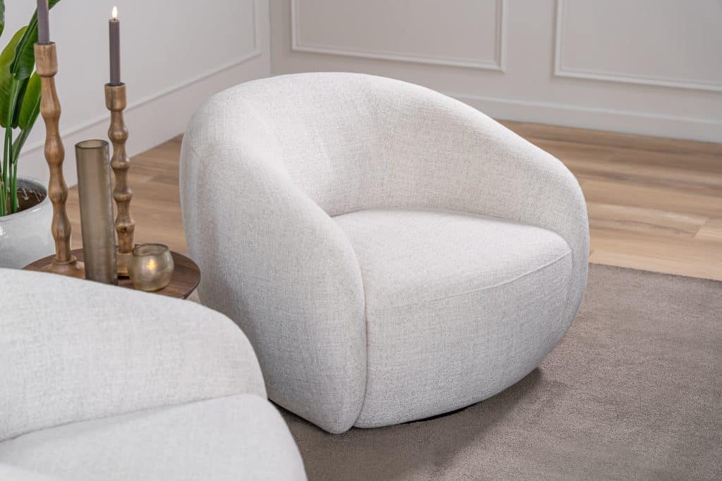 De Lenny draaifauteuil draait moeiteloos met je mee en is verkrijgbaar in de mooiste neutrale stoffen.