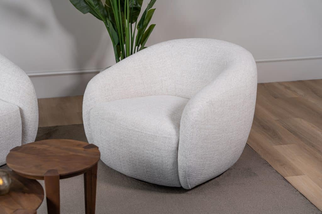 De Lenny draaifauteuil draait moeiteloos met je mee en is verkrijgbaar in de mooiste neutrale stoffen.